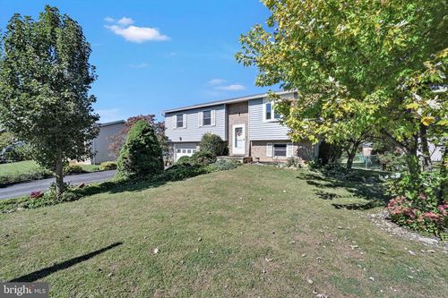 1105 Showers Ln, Reading, PA, 19605-1048 | Card Image