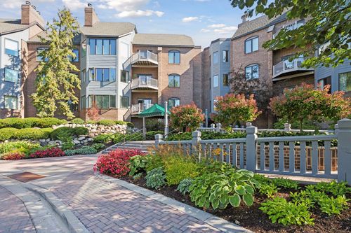 apt-102-12700 Sherwood Pl, Minnetonka, MN, 55305-2401 | Card Image