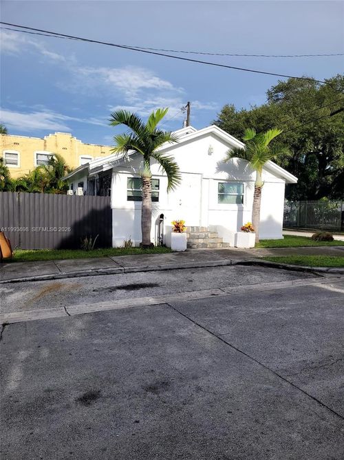 5720 Ne Miami Pl, Miami, FL, 33137-2065 | Card Image
