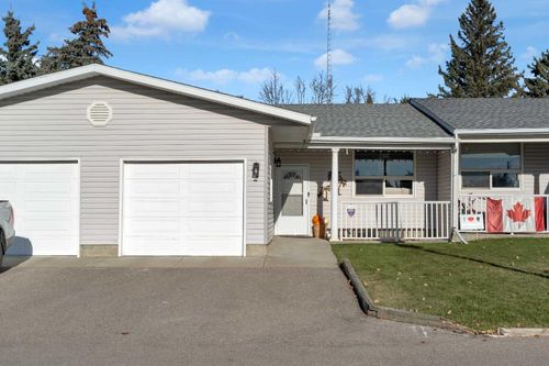2-717 Centre St, Vulcan, AB, T0L2B0 | Card Image