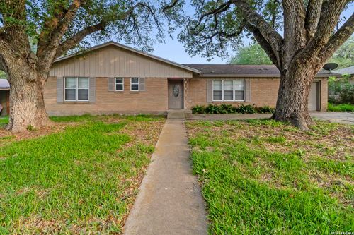1410 Oriole Ln, Beeville, TX, 78102-3725 | Card Image