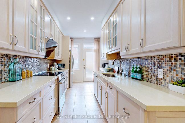 4 Elihof Dr, House attached with 4 bedrooms, 4 bathrooms and 3 parking in Vaughan ON | Image 10