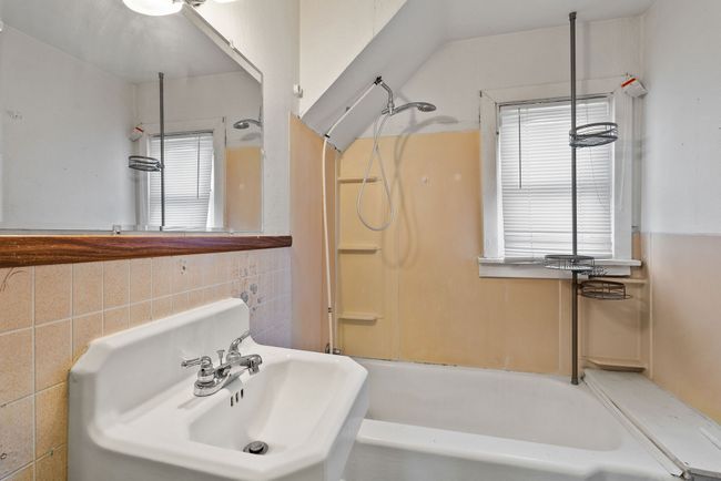 Full Bathroom | Image 13