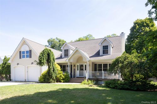 345 Cemetery Rd, East Marion, NY, 11939-1614 | Card Image