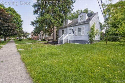19628 Elkhart St, Harper Woods, MI, 48225-2232 | Card Image