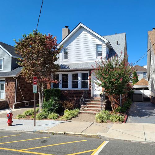 8515 5th Ave, North Bergen, NJ, 07047-5130 | Card Image