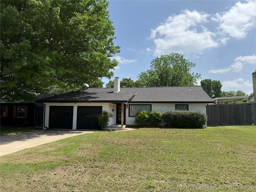 563 S Sandusky Ave, Tulsa, OK, 74112-4127 | Card Image