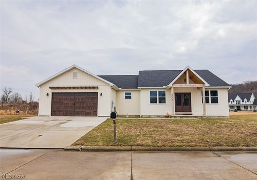 236 Crown Manor Cir, Mineral Wells, WV, 26150-9800 | Card Image