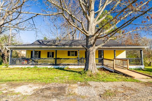 824 Edna Garland Rd, Maryville, TN, 37801-7603 | Card Image