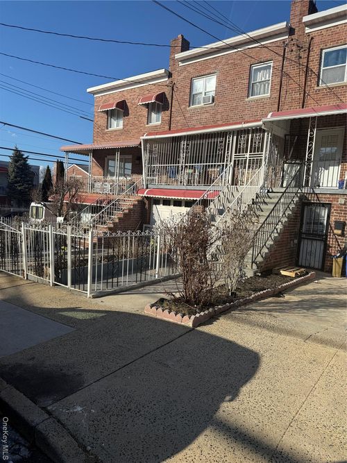 655 E 240th St, Bronx, NY, 10470-1524 | Card Image