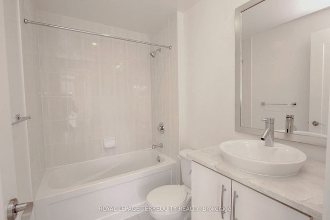 802 - 825 Church St, Condo with 3 bedrooms, 2 bathrooms and null parking in Toronto ON | Image 7