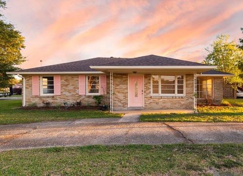 300 Parish Dr, Arabi, LA, 70032-1829 | Card Image