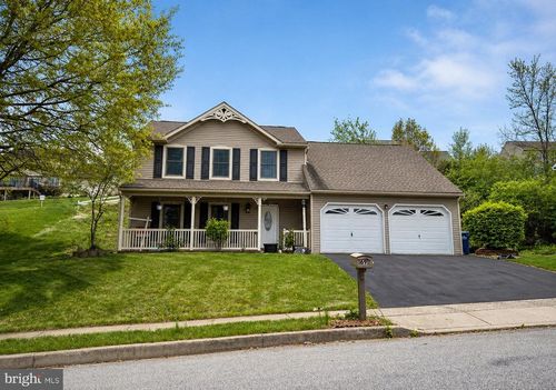 69 English Dr, PALMYRA, PA, 17078-3811 | Card Image