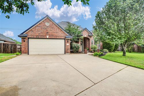 123 Jamestown Ave, Clute, TX, 77531-4757 | Card Image