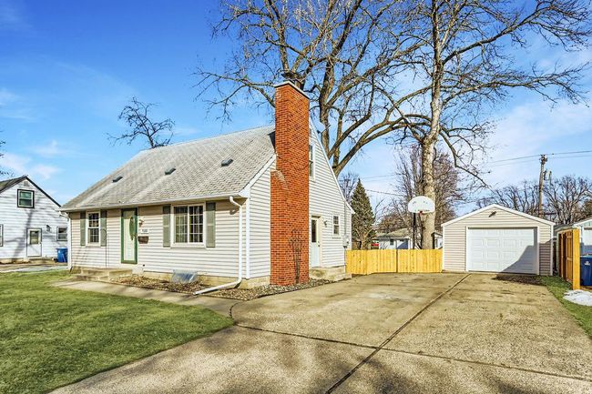 Front storm door has been replaced after this photo | Image 23