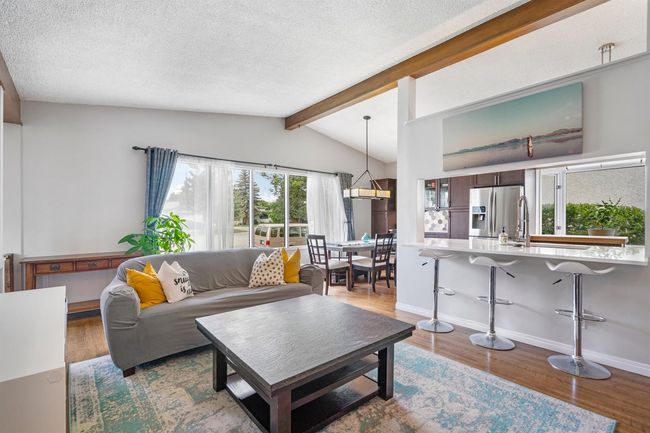 4828 Nipawin Cres Nw, House detached with 4 bedrooms, 2 bathrooms and 3 parking in Calgary AB | Image 6