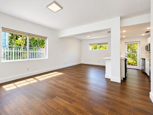 945-1001 Bay Dr, Miami Beach, FL, 33141-3755 | Card Image