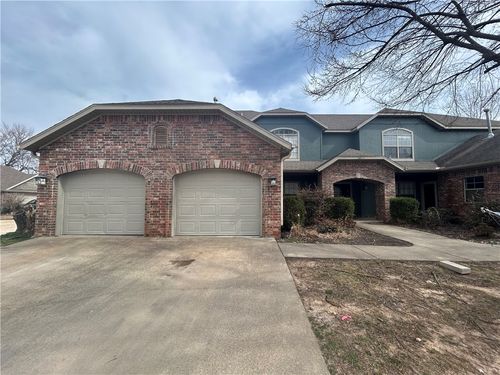3-2670 N Valencia Ave, Fayetteville, AR, 72703-3397 | Card Image