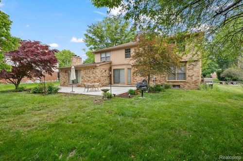 29801 Deer Run, Farmington Hills, MI, 48331 | Card Image