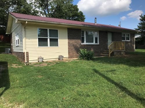 140 Camp Dr, Sparta, TN, 38583-2483 | Card Image