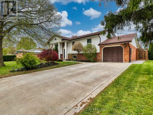 36 Rochelle Dr, St. Catharines, ON, L2M6Y9 | Card Image