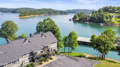 Lakefront condo with spectacular views. | Image 2