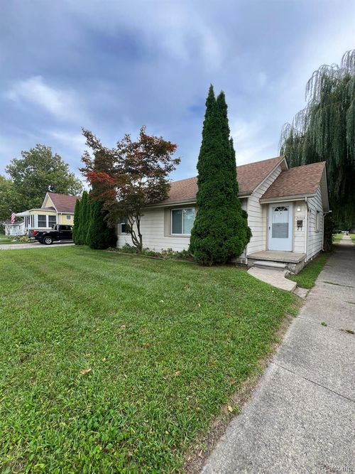 25553 Hass St, Dearborn Heights, MI, 48127-3050 | Card Image