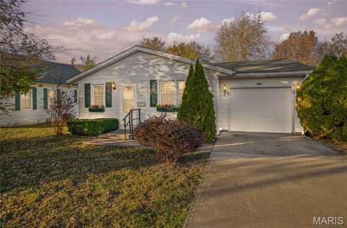 109 Walton Ave, Jerseyville, IL, 62052-2149 | Card Image