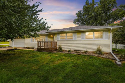 1911 Crescent Dr, Cedar Falls, IA, 50613-1890 | Card Image