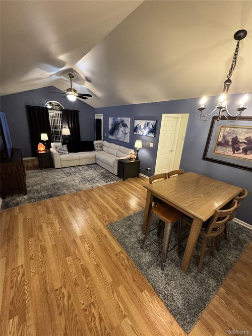 4165 Berkshire Dr, Sterling Heights, MI, 48314-1231 | Card Image