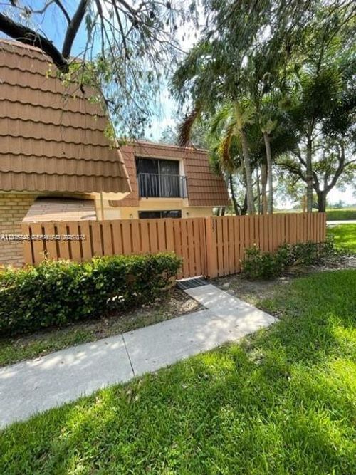 135 Heritage Way, West Palm Beach, FL, 33407-6866 | Card Image