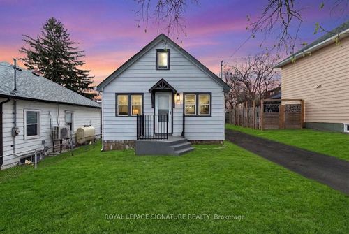 377 Adelaide Ave W, Oshawa, ON, L1J2R7 | Card Image