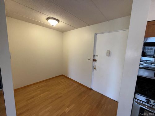 ste-4b-213 42nd Ave, Bayside, NY, 11361-2824 | Card Image