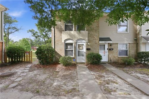 1529 Darren Cir, Portsmouth, VA, 23701-3101 | Card Image
