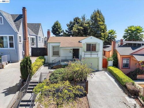 2518 98th Ave, Oakland, CA, 94605-4704 | Card Image
