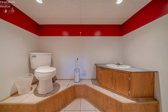 515 Jackson St, House other with 3 bedrooms, 2 bathrooms and 2 parking in Tiffin OH | Image 14