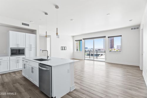 6015-3131 N Central Ave, Phoenix, AZ, 85012-2789 | Card Image