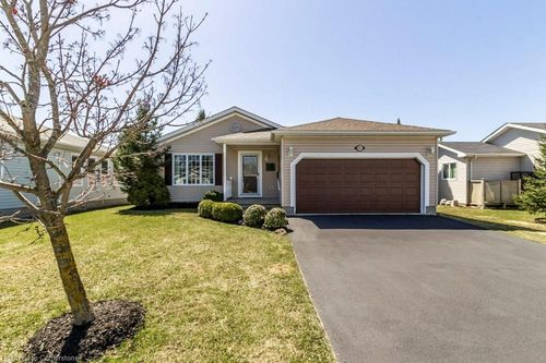 251 Glenariff Dr, Freelton, ON, L8B1A5 | Card Image