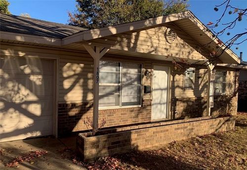 1807 Cambridge St, Springdale, AR, 72762-6105 | Card Image