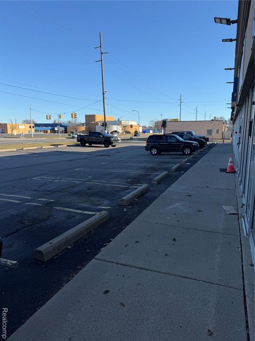 6749 Middlebelt Rd, Garden City, MI, 48135-2147 | Card Image