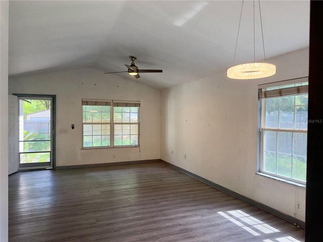 Living Room/ Dining Area | Image 14