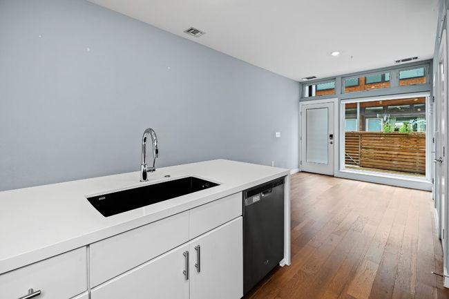 APT-204 - 2002 E 7 Th St, Condo with 1 bedrooms, 2 bathrooms and null parking in Austin TX | Image 8