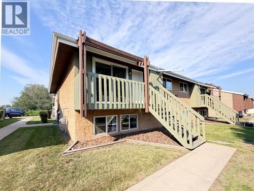 5946 45 Ave, Lacombe, AB, T4L1V7 | Card Image
