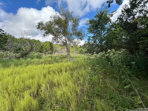 135 Marshall Dr, Kerrville, TX, 78028-8719 | Card Image