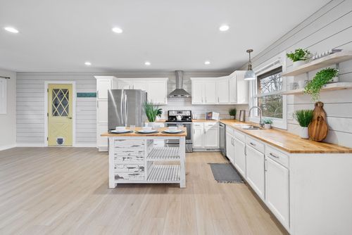 509 Rosewood Dr, Clarksville, TN, 37043-5126 | Card Image