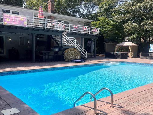 16 Stuart Ct, Hampton Bays, NY, 11946-4108 | Card Image