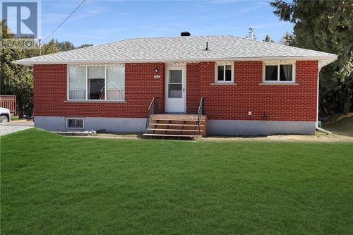 203 Fraser Ave, Onaping, ON, P0M2R0 | Card Image