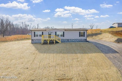 200 Laura Boling Loop Rd, Strawberry Plains, TN, 37871-5727 | Card Image