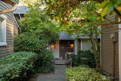 1218 101st Pl Ne, Bellevue, WA, 98004-3534 | Card Image