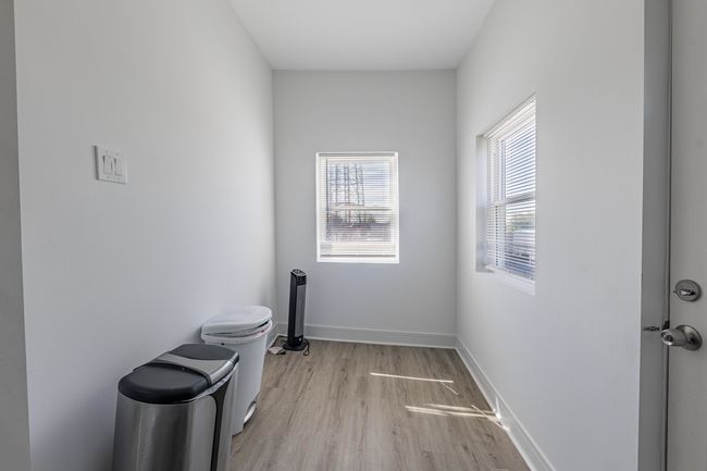 Enclosed Porch *** | Image 61